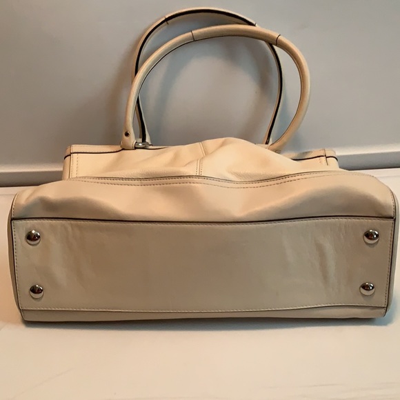 Coach Cream Leather Shoulder Bag - Picture 4 of 6